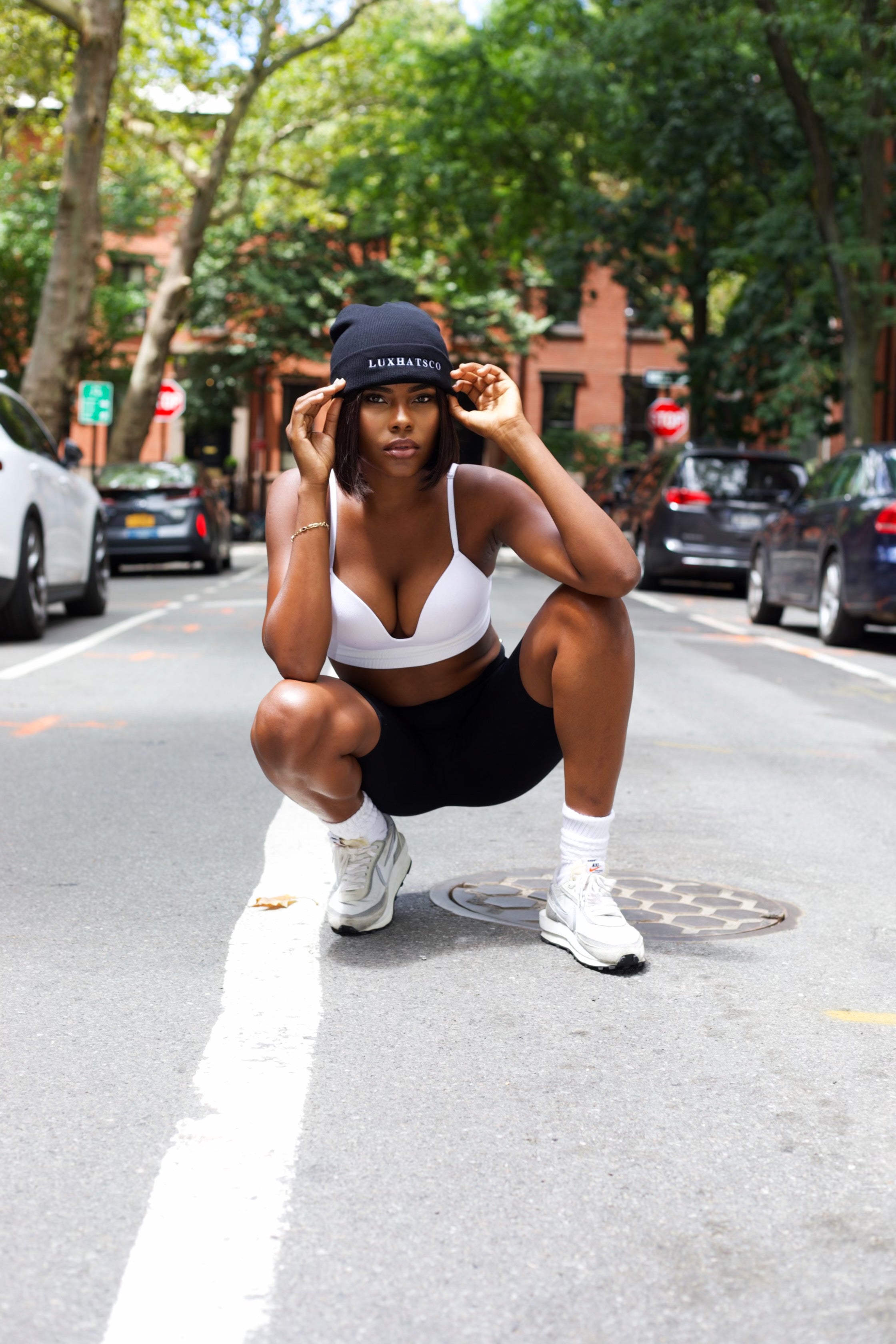 LUXHATSCO Logo Beanie streetwear look